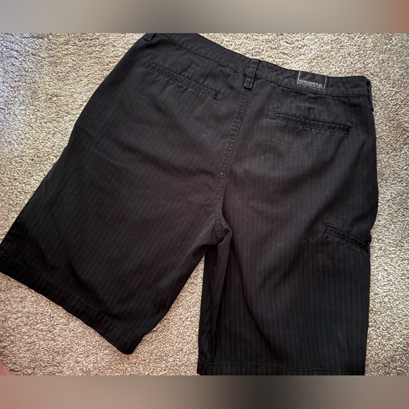 Quiksilver Men's Black Pinstripe Shorts black 34 waist - Picture 4 of 5